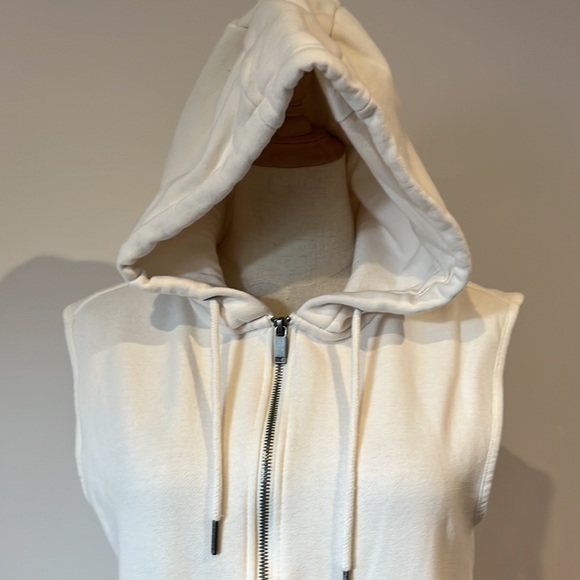 Yd. Cream hooded sloppy Joe vest - Picture 2 of 8